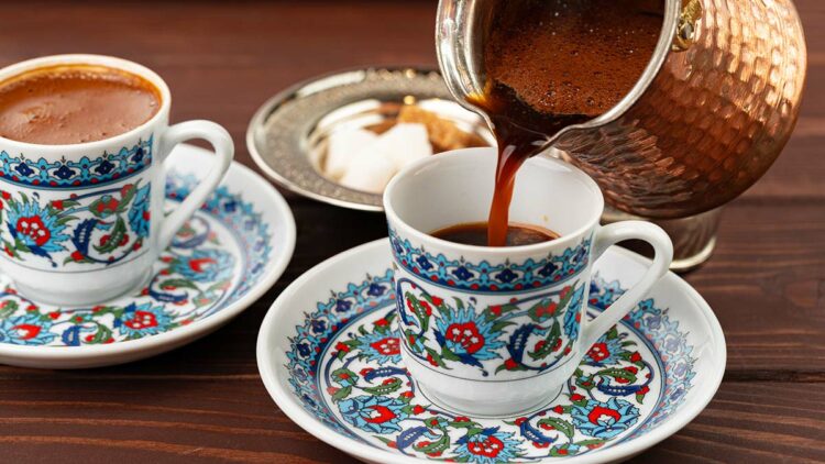 Bir kahve gibidir yalnızlık