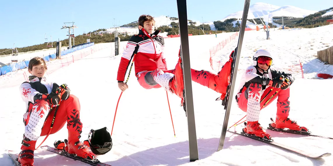 Türkiye'nin önemli kış turizm merkezlerinden palandöken kayak merkezi'nde yılbaşı hazırlıkları tamamlandı.