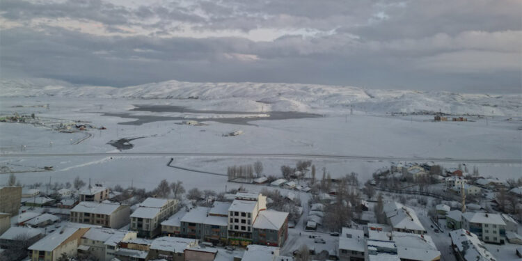 Kar yağışı nedeniyle kapanan 40 köy yolu açıldı