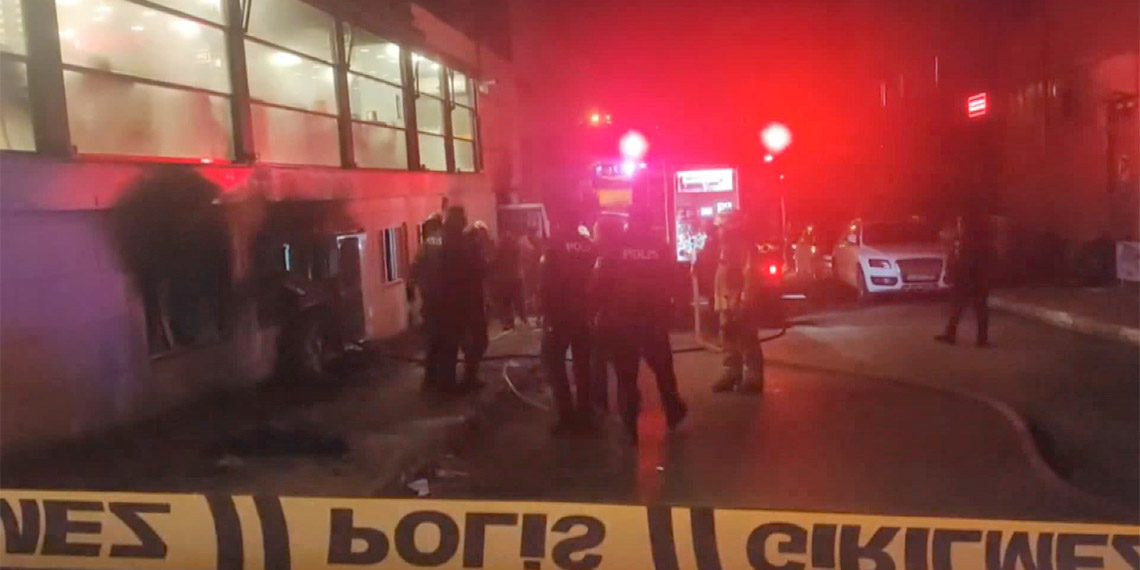 Kartal'da plastik enjeksiyon üretimi yapan iş yerinde yangın