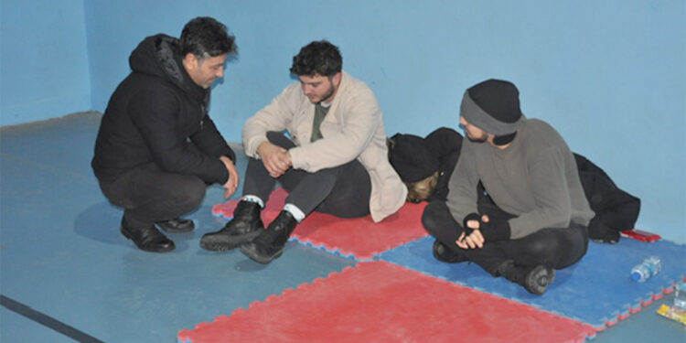 Kelkit yine sarsıldı; öğrenciler spor salonunda sabahladı