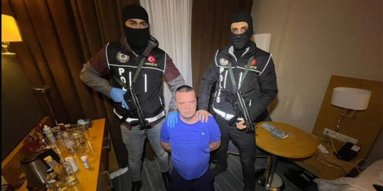 İnterpol kırmızı bülteniyle aranan organize suç örgütü çökertildi