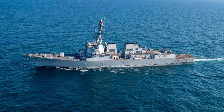 Kızıldeniz'de konteyner gemisi füzeyle vuruldu