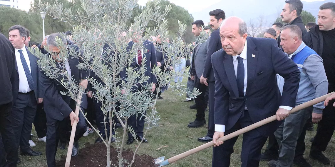 Kktc cumhurbaşkanı tatar, "milli mücadelemiz tarihte yerini almaya devam ediyor, türk dünyasının akdeniz'e açılan penceresiyiz" dedi.