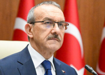 Makam sahibi olmak istiyorsanız, önce ay yıldızlı bayrağı tanıyacaksınız