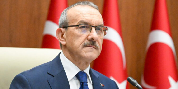 Makam sahibi olmak istiyorsanız, önce ay yıldızlı bayrağı tanıyacaksınız