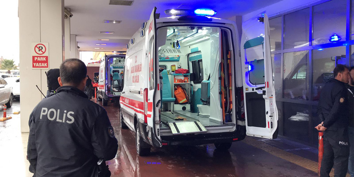 Liselilerin yan baktın kavgası; 1 ölü 1 yaralı