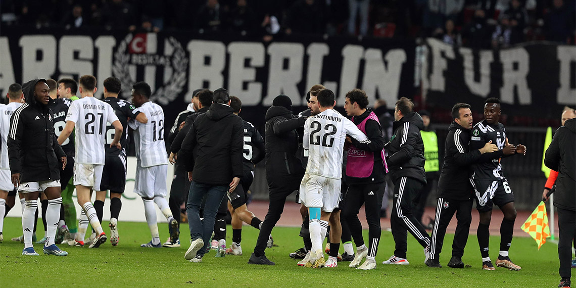 UEFA Avrupa Konferans Ligi D Grubu son maçında Beşiktaş Lugano'yu 2-0 mağlup etti. Siyah-beyazlı ekip bu sonuçla gruptaki ilk galibiyetini alarak Avrupa kupalarına galibiyetle veda etti.