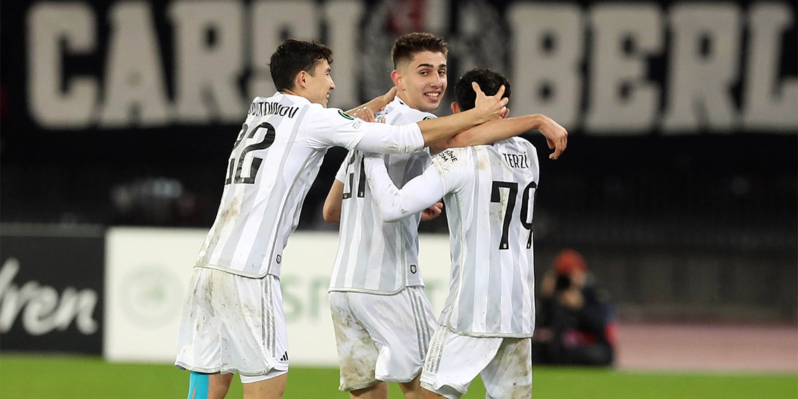 Rıza Çalımbay, "Her açıdan iyi bir galibiyet oldu. Ligde iki maçımız var, o maçlar için de iyi bir moral oldu. Bu moralle de inşallah kalan iki maçımızı da iyi bir şekilde bitireceğiz" dedi.