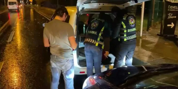 Maltepe'de ambulansa yol vermeyen sürücüye ceza