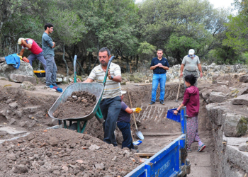 Manisa'da 1900 yıllık antik yol ortaya çıkarıldı