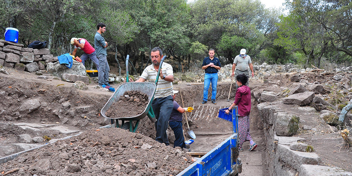 Manisa'da 1900 yıllık antik yol ortaya çıkarıldı