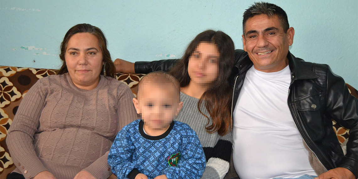 Manisa'dan İran'a kaçırılan Dönenur, Bakanlığın devreye girmesiyle Türkiye'ye getirilerek ailesine teslim edildi.