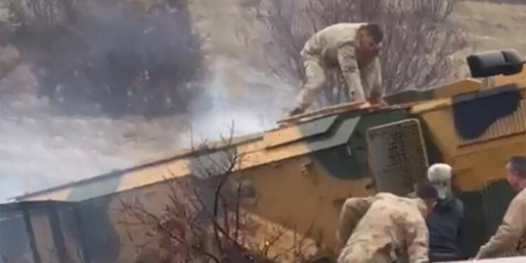 Mardin'de zırhlı askeri araç şarampole devrildi