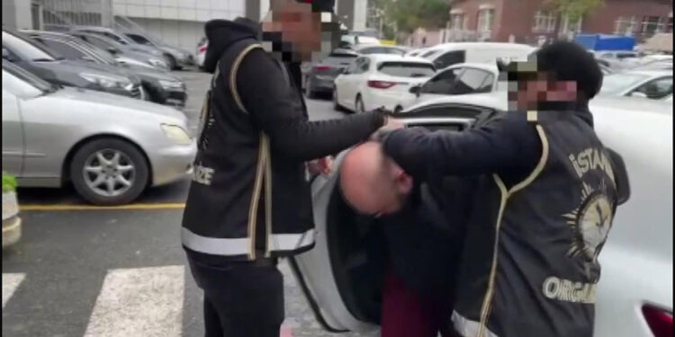 Mavi bültenle aranan organize suç örgütü yöneticisi yakalandı