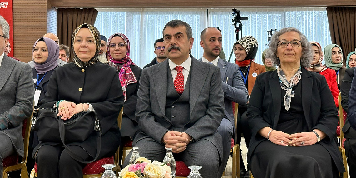 Milli Eğitim Bakanlığı, öğretmen ve öğrencileri manevi yönden afetlere karşı hazırlamak amacıyla 'Din Öğretiminde Dayanıklı Sınıflar Hareketi Projesi'ni başlattı.