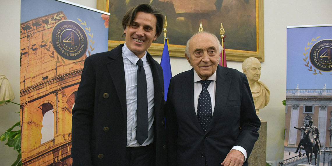 İtalya'da düzenlenen Avrupa - Akdeniz Mükemmeliyet Ödülleri'nde Türkiye Futbol Federasyonu Başkanı Mehmet Büyükekşi ve A Milli Futbol Takımı Teknik Direktörü Vincenzo Montella ödüle layık görüldü.