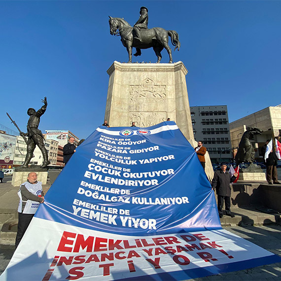 Onurlu ve insanca bir yaşam emeklilerin de hakkıdır