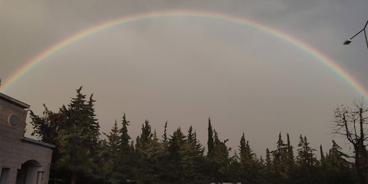 Mersin'de yağmur sonrası gökkuşağı çıktı
