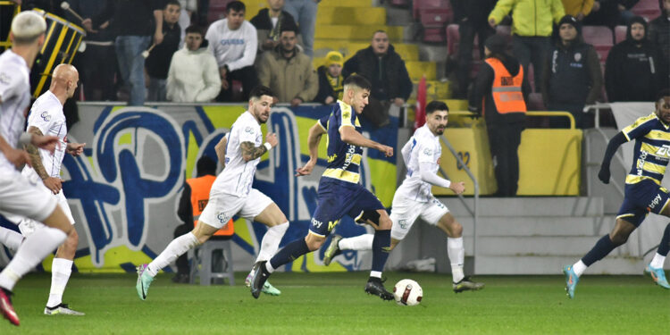 Tüm liglerdeki maçlar ertelendi