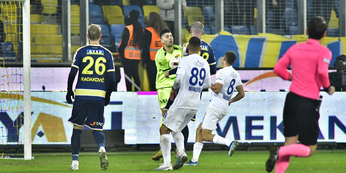 İçişleri Bakanı Ali Yerlikaya, "Faruk Koca hastanede gördüğü tedavinin ardından gözaltı işlemleri yapılacaktır" dedi.