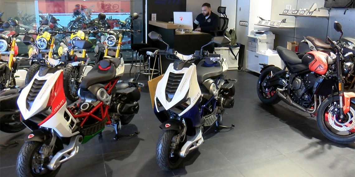 Ticaret Bakanı Ömer Bolat ikinci el araç satışlarında uygulanan ilk tescil tarihinden itibaren 6 ay süre ve 6 bin kilometre uygulamasının motosiklet satışlarında da uygulanacağını açıkladı.