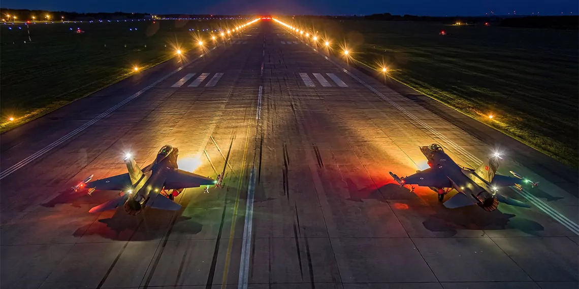Savaş uçakları hava fotoğrafı yarışmasının kazananı belli oldu