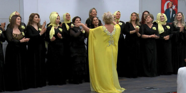 'Otizm Anneler Korosu' seslerini Türkiye'ye duyuracak