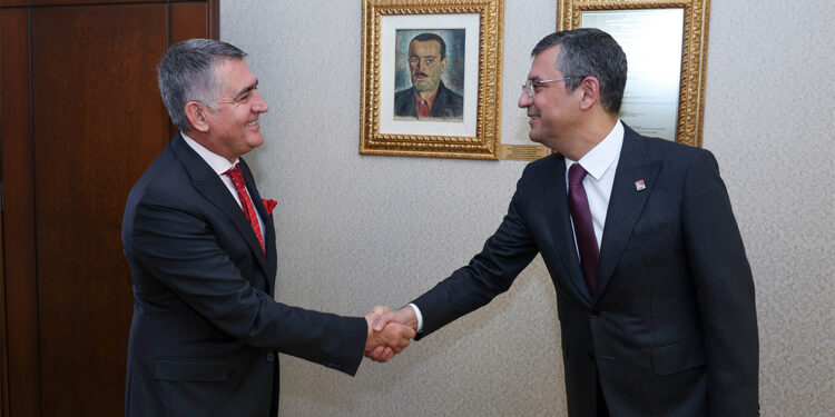 Özgür Özel TÜSİAD Başkanı ile bir araya geldi