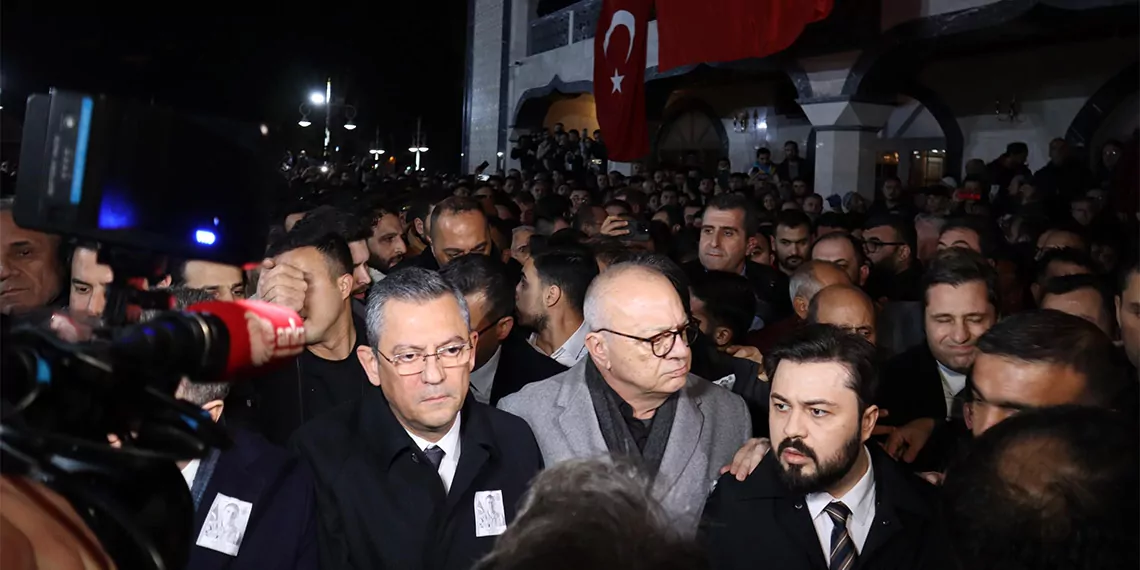 Sözleşmeli er enis budak'ın cenazesinde çirkin saldırı