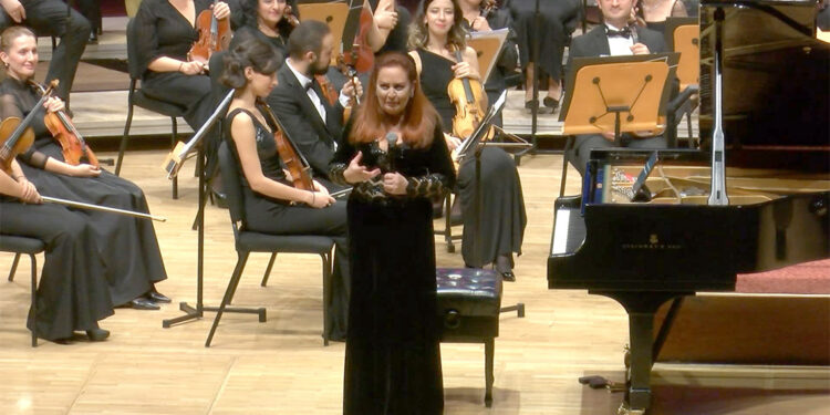 Mehveş Emeç 'Müzikle Dostluk Konseri' verdi