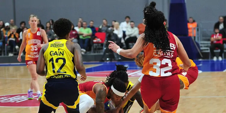 Fenerbahçe, potada kadınlar derbisinin kazananı oldu