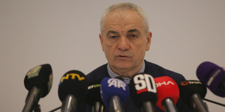 Birisi çıkıp Rıza Çalımbay benim antrenörüm dedi mi?