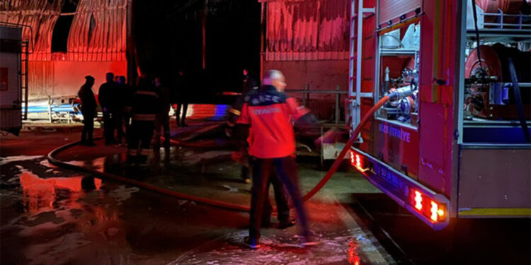 Rize'de Kalkandere OSB'de yangın