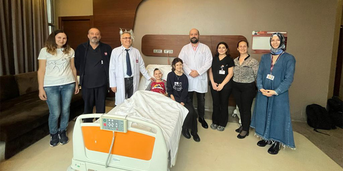 Romanya’da doktorlar cesaret edemedi, Minik Mateo beynindeki tümörden Türkiye’de kurtuldu.