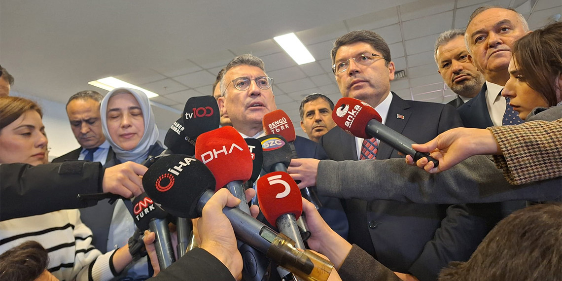 Saadet Partisi Genel Başkan Yardımcısı ve Kocaeli Milletvekili Hasan Bitmez Meclis'te fenalaşarak hastaneye kaldırıldı.