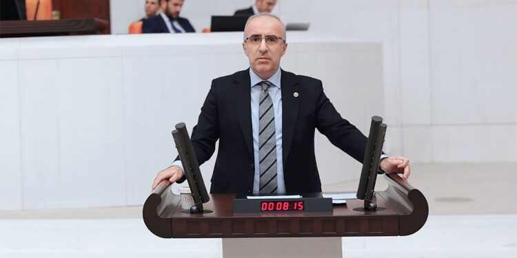 Üniversite mezunlarının temel kaygısı iş bulma korkusu