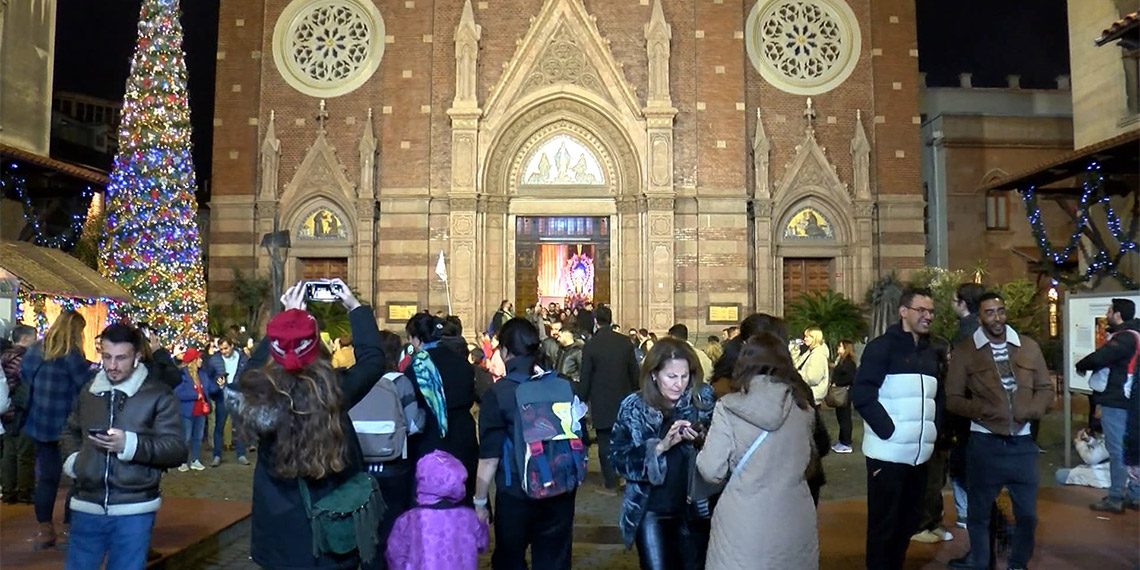 Saint Antuan Kilisesi'nde Noel ayini