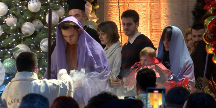 Saint Antuan Kilisesi'nde Noel ayini