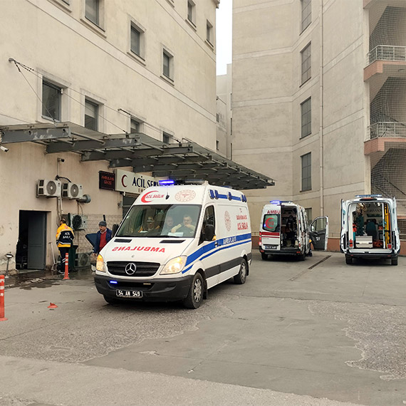 Sakarya'daki kazada ölenlerin kimlikleri belli oldu; 10 kişinin öldüğü zincirleme trafik kazasında yaralı sayısı 61'e yükseldi.