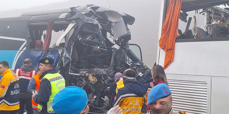 Sakarya'da zincirleme kaza: 11 ölü, 57 yaralı