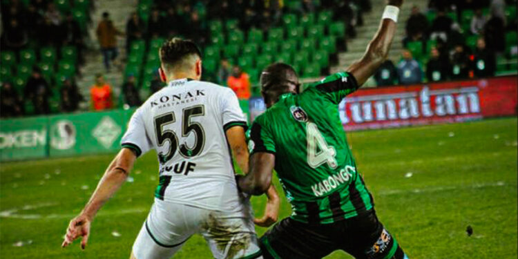 Sakaryaspor Kocaelispor'u 3-1 mağlup etti