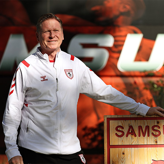 Samsunspor Teknik Direktörü Markus Gisdol, “Samsunspor’a gelmeden önce kulübün içinde bulunduğu tablo ile ilgili araştırma yapıp bilgi aldım. Bu tür riskler her zaman her takımda olabilir. Ben meydan okumayı seviyorum. Bazı teknik adamlar bu riskleri almayı sever” dedi.