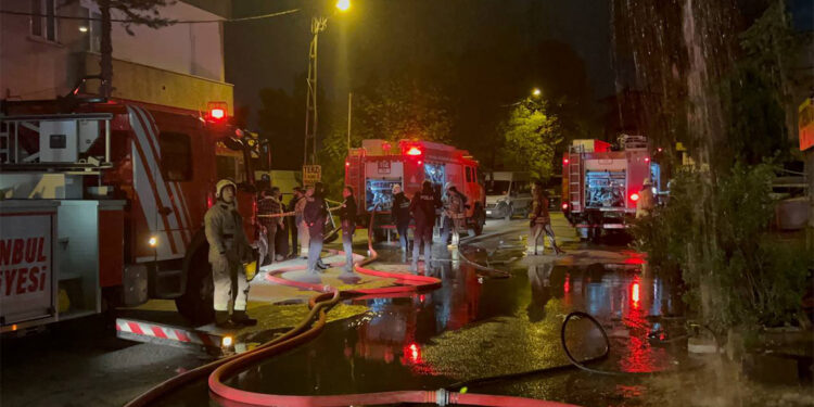 Sancaktepe'de restoranda yangın