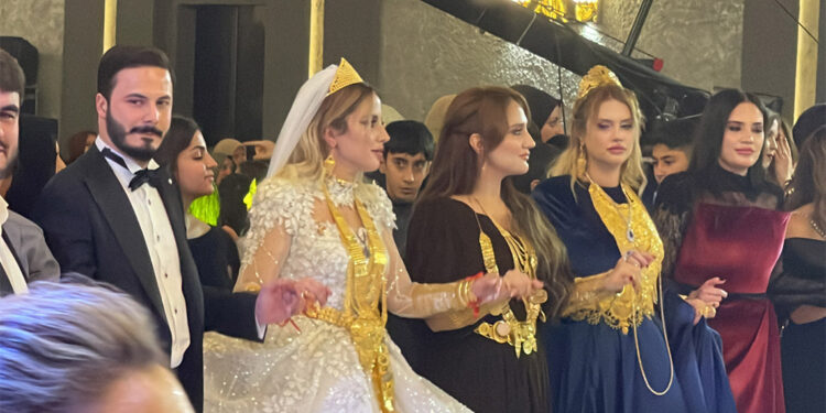 Şanlıurfa’da geline bir valiz dolusu altın takıldı