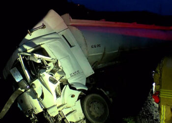 Sarıyer'de TIR kamyona çarptı; 1 ölü 2 yaralı