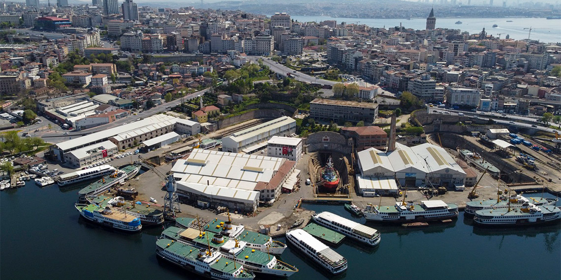 Şehir Hatları'na kadın eli değdi