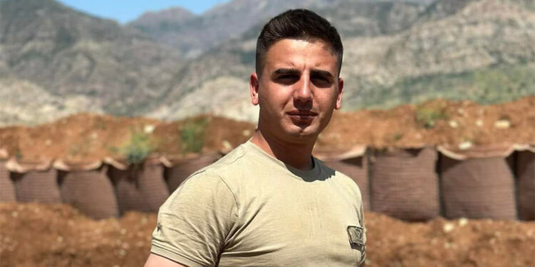 Uzman Çavuş Ahmet Arslan gözyaşları arasında toprağa verildi