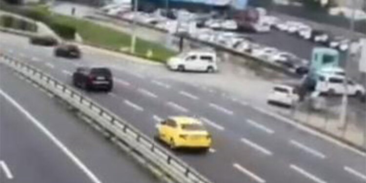 Somali Cumhurbaşkanı'nın oğlunun Yunus Emre Göçer'e çarptığı kazanın yeni görüntüsü ortaya çıktı