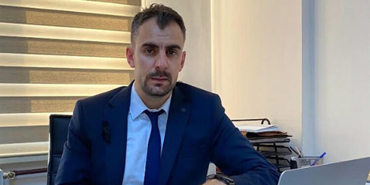 Sosyal medya uygulamasında aşırılıkların yaygınlaşması tehlike oluşturuyor